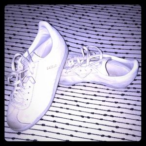 Adidas Gazelle tennis shoes